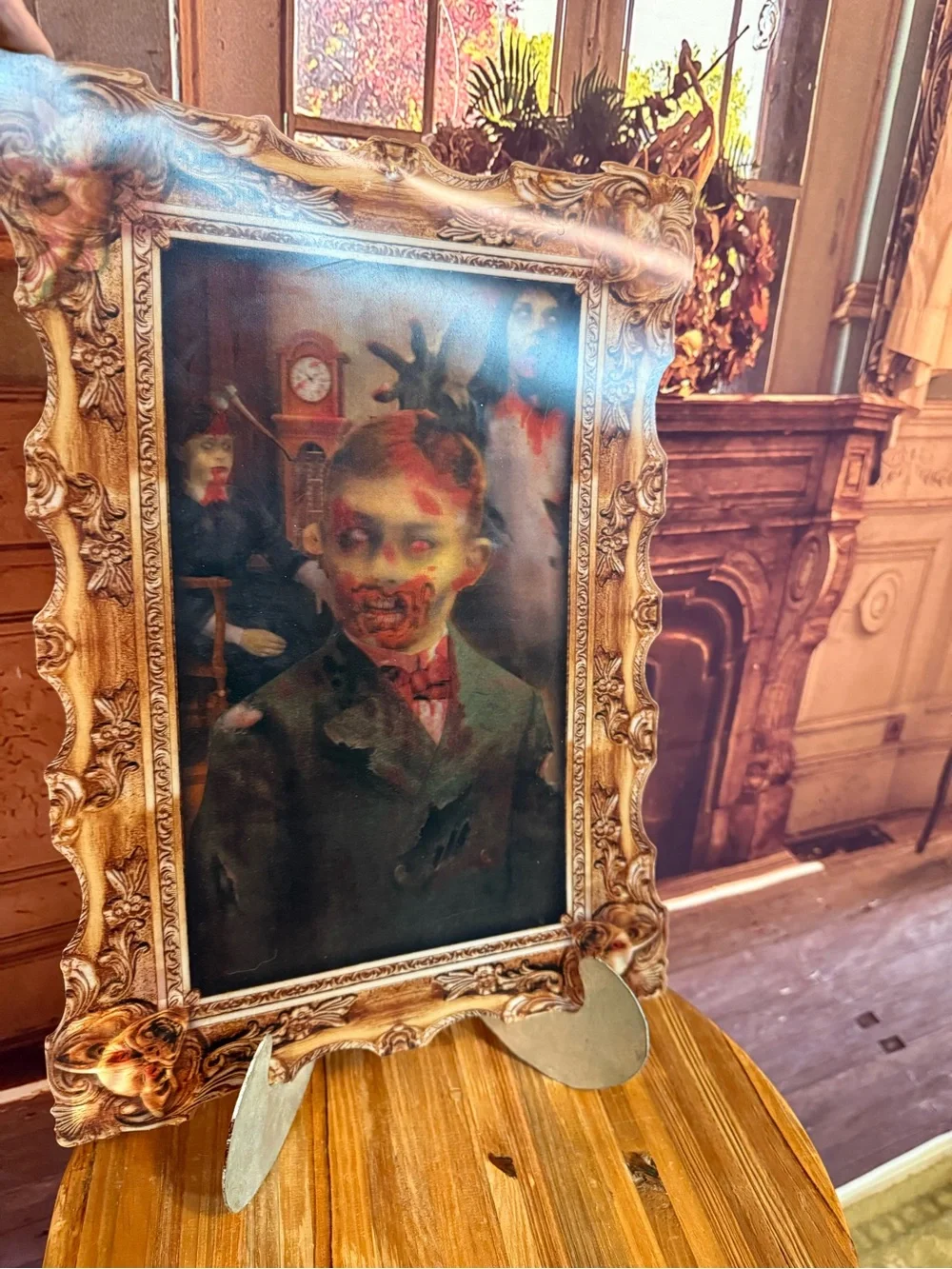 Vintage Look Faux Framed Portrait Halloween Lenticular Spooky Haunted Home